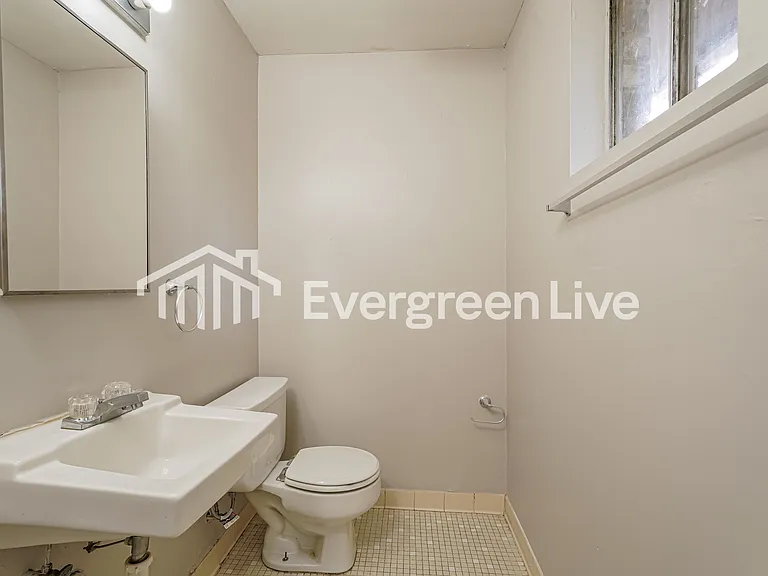524 Sandy St — Photo 10