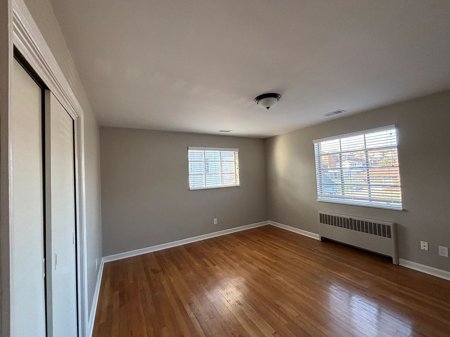 3 bed, 1300 sqft, $1,600 — Photo 4