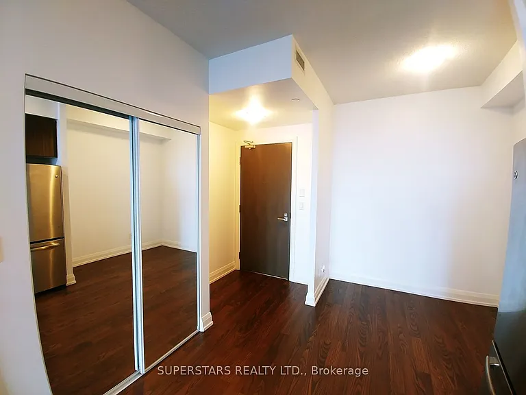 7161 Yonge St #2133 — Photo 2