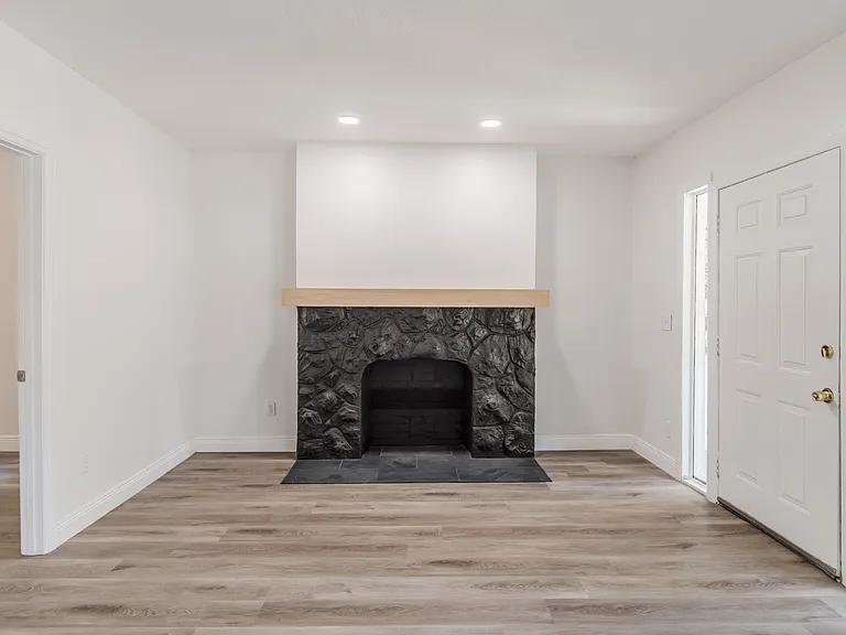 1119 S Mills Ave #A — Photo 6