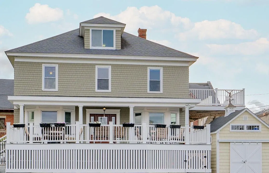 16 Crescent St — Photo 2