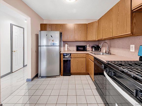 4th image of 203 White Plains Road