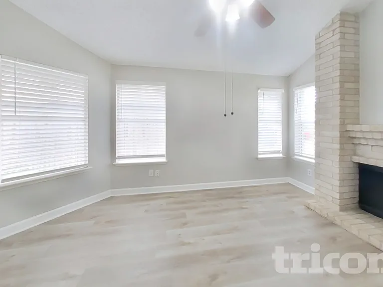 16126 Barbarossa Dr — Photo 3
