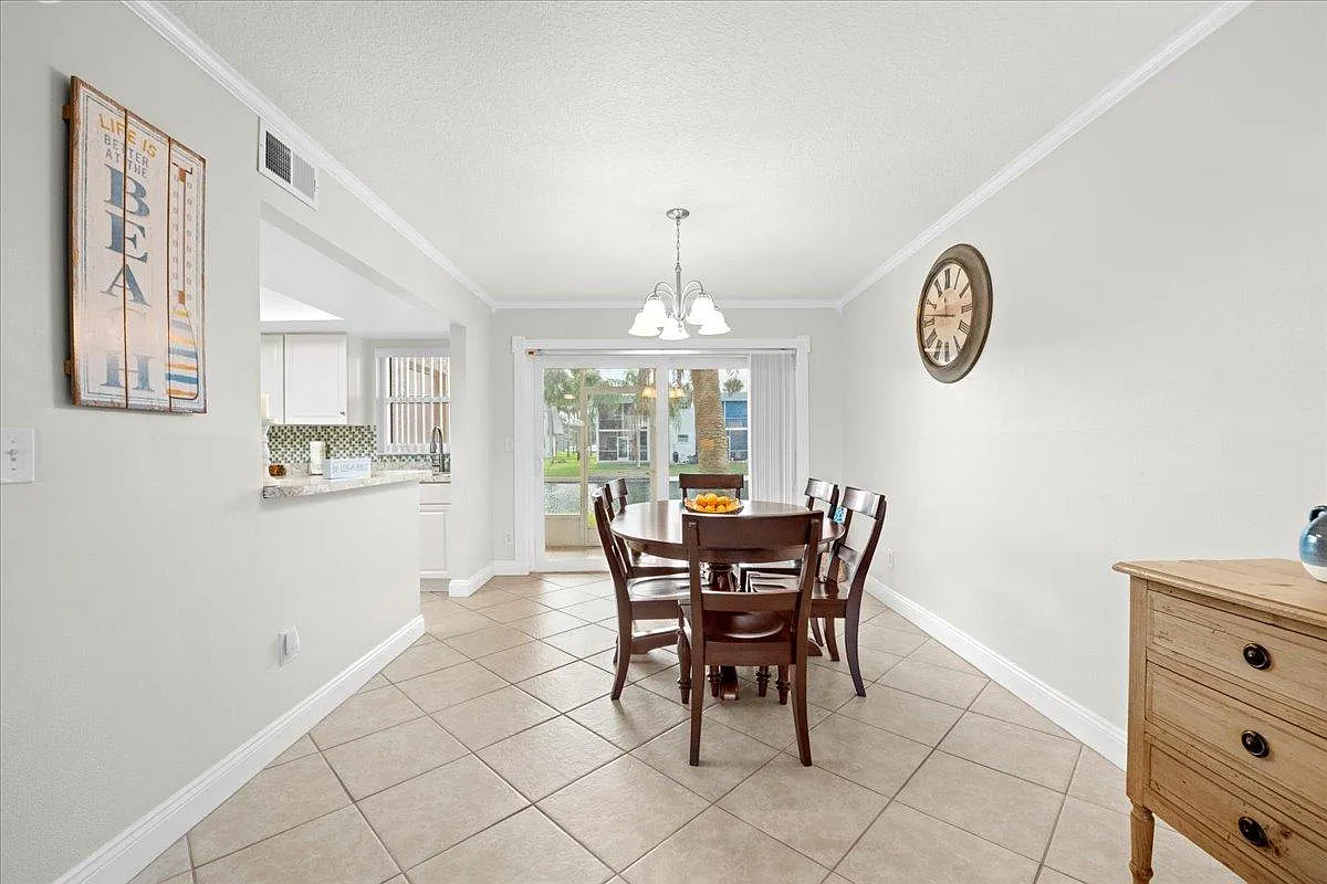 2 bed, 2.5 bath, 1424 sqft, $2,200 — Photo 4