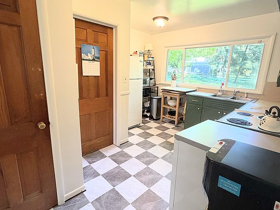 4th image of 27267 W Forteen Mile Rd