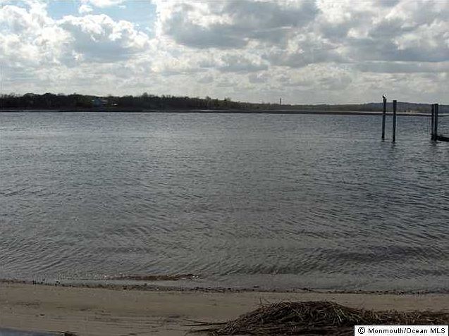 1st image of 23 Normandie Pl