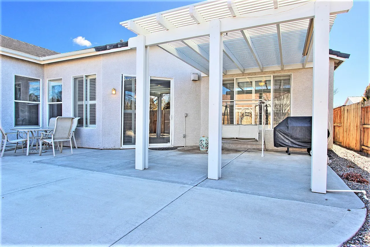 3 bed, 2229 sqft, $3,300 — Photo 4