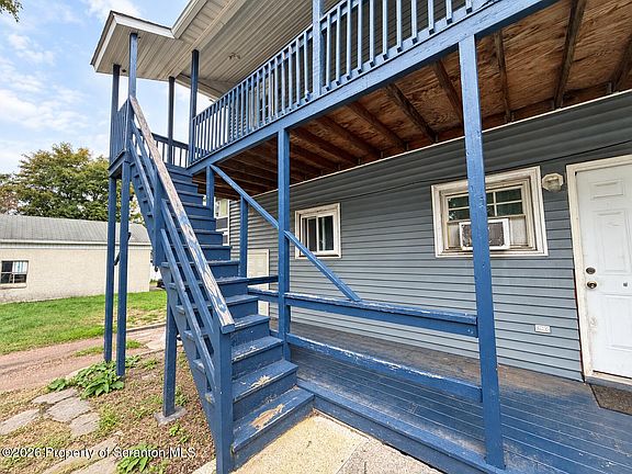 2nd image of 825 Main St #2R