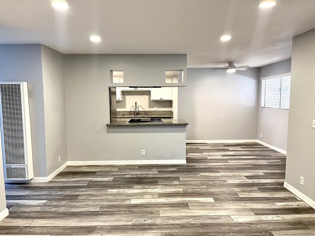 Building Photo - 1721 Coronado Ave #203