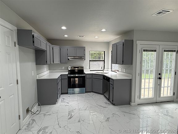 5th image of 338 E 40th St S