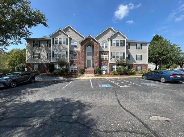 834 Scholastic Dr, Winston Salem, NC 27106
