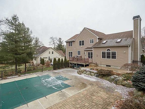 3rd image of 16 Sophia Ln