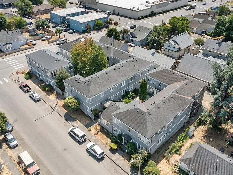 Lawton Apartments — Photo 26
