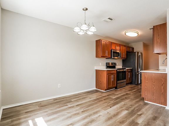 5th image of 105 Altamont St