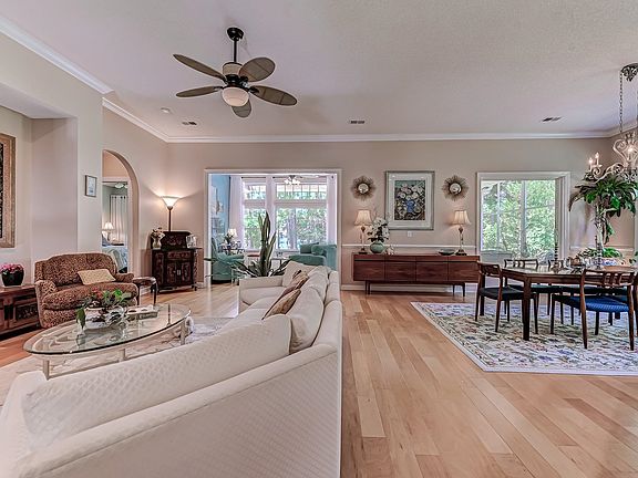 4th image of 6478 Longwood Dr.