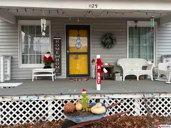 1129 F St, Fairbury, NE 68352