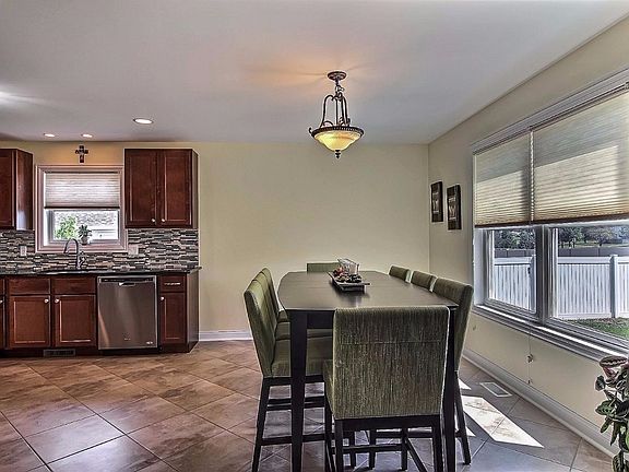 DINING NOOK THAT'S OPEN TO THE GREAT ROOM
