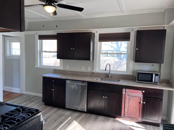 121 Oakland St, Mansfield, MA 02048