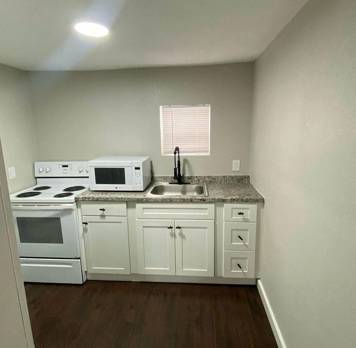 235 Gabriel — Photo 2