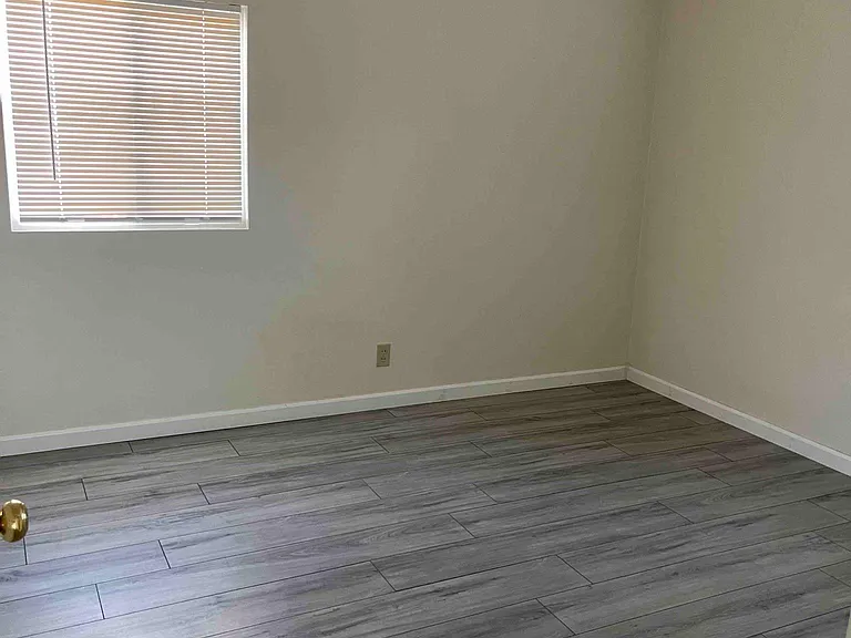 129 Pioneer Ave — Photo 6