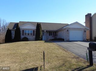 2722 Fillmore Dr, Chambersburg, PA 17201