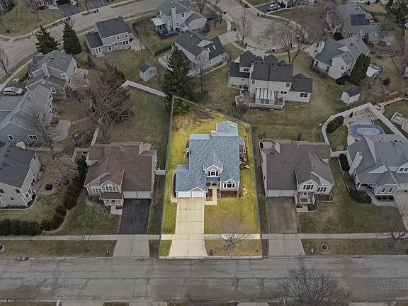 3rd image of 615 Newberry Dr