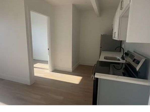 401 Beach 30th St Room 2