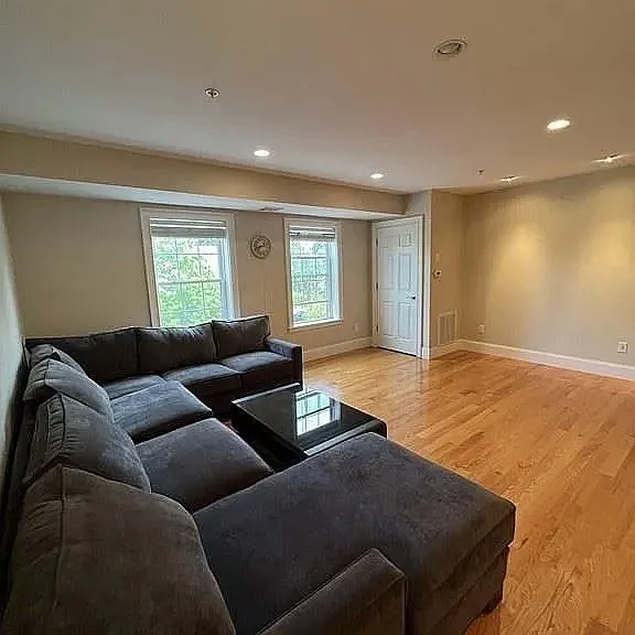87 Franklin St #203 — Photo 5