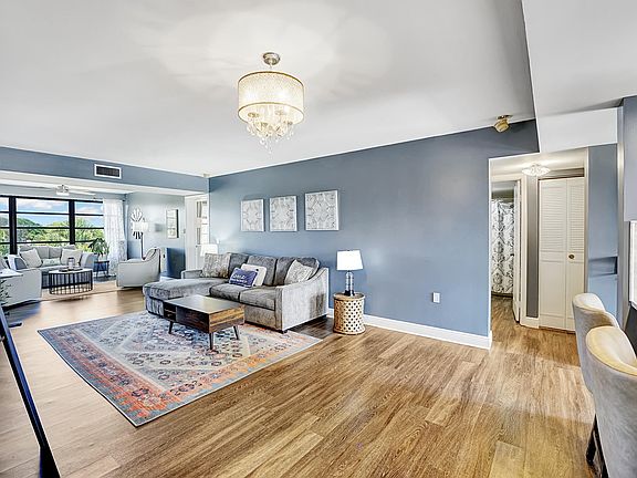5th image of 6097 Balboa Circle #406
