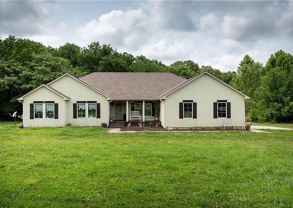 1st image of 34664 Spring Valley Rd