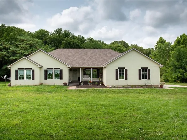 34664 Spring Valley Rd, Paola, KS 66071