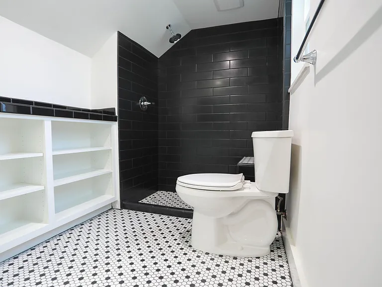 1012 Broadway St #2 — Photo 9