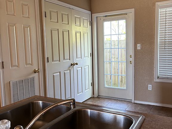 3rd image of 501 Countryside Ln