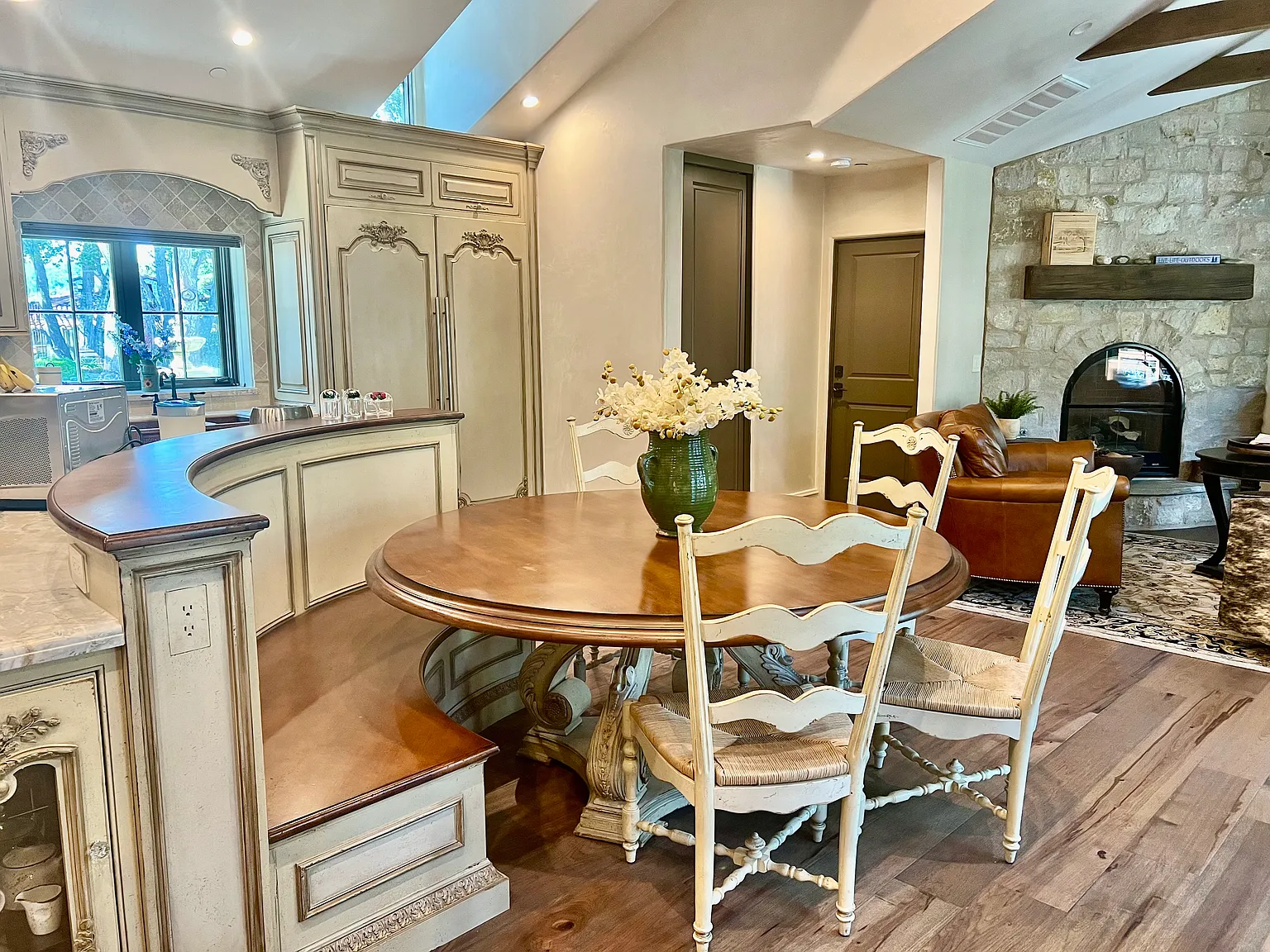 3 bed, 3675 sqft, $22,000 — Photo 3