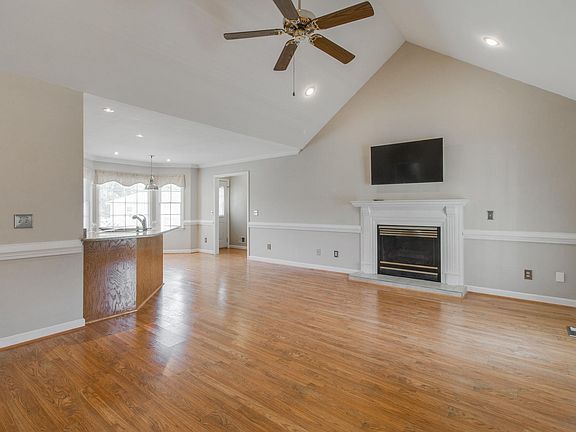 4th image of 68 Oak Ridge Dr