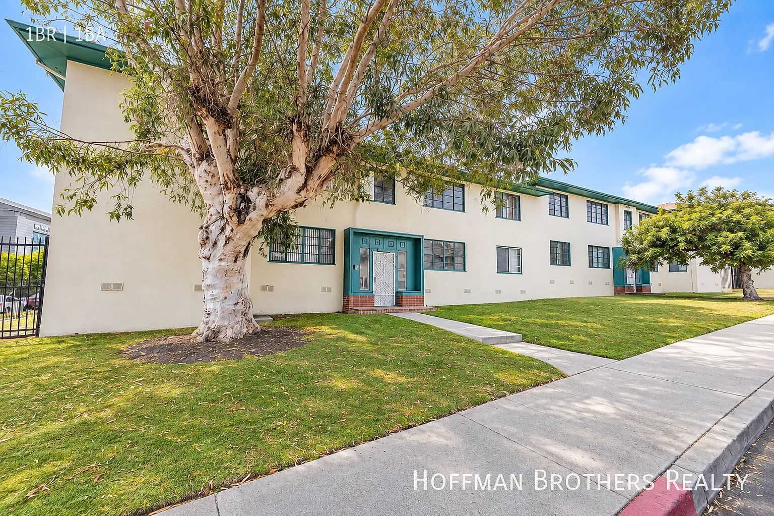 Baldwin Hills Apartment Near Parks, Shopping & Neighborhood Dining — Photo 3