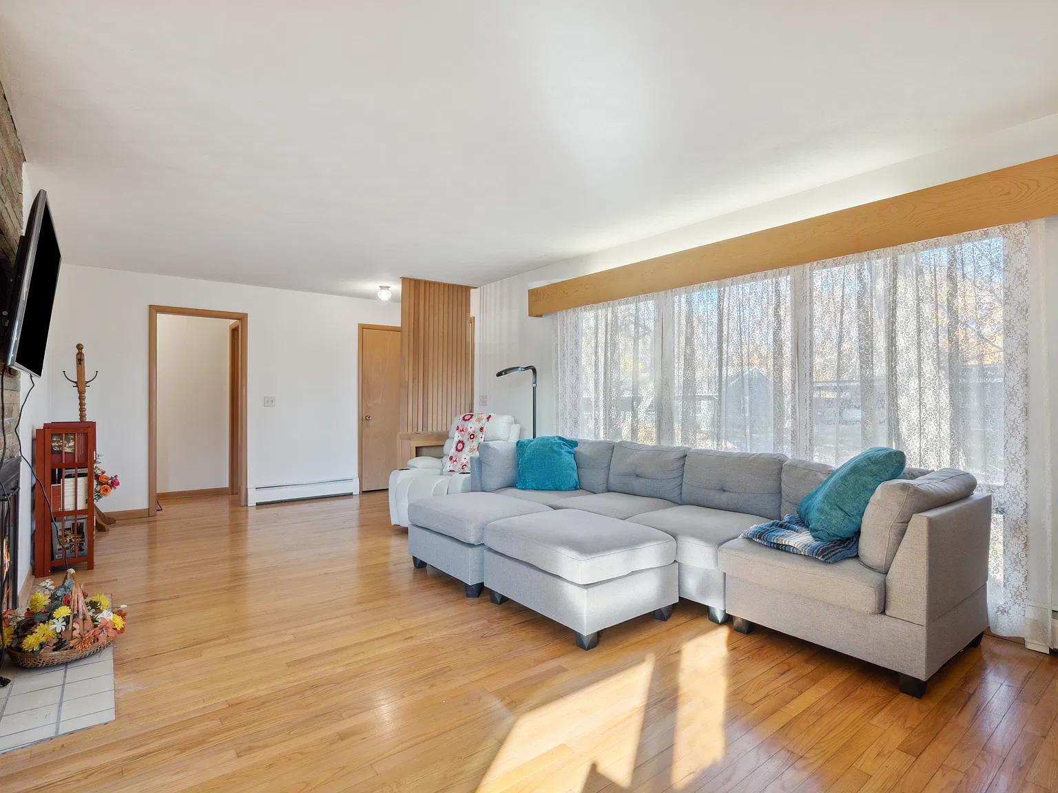 6 Oak Park Ct — Photo 4