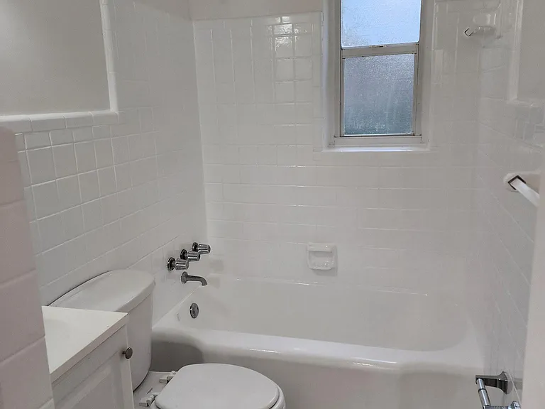 922 NE 119th St — Photo 9