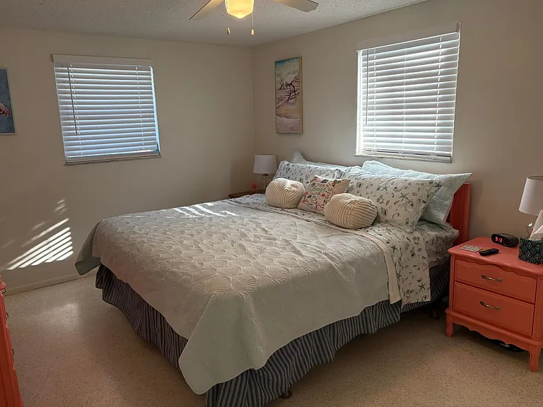 327 E Green St — Photo 8