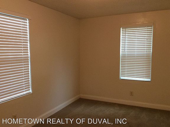3rd image of 1811 Pullman Ave