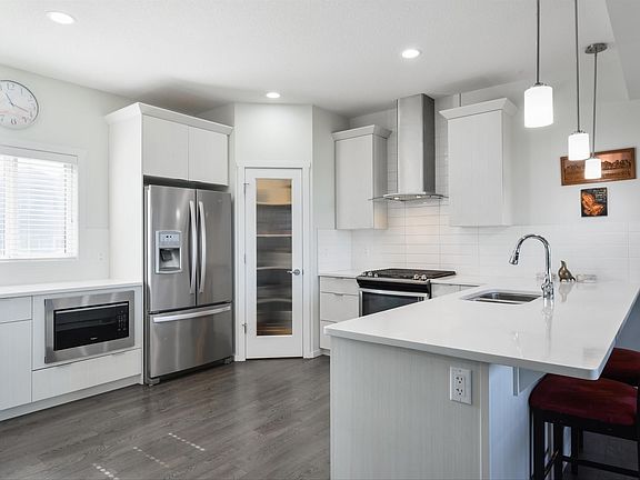 5th image of 8265 Chappelle Way SW