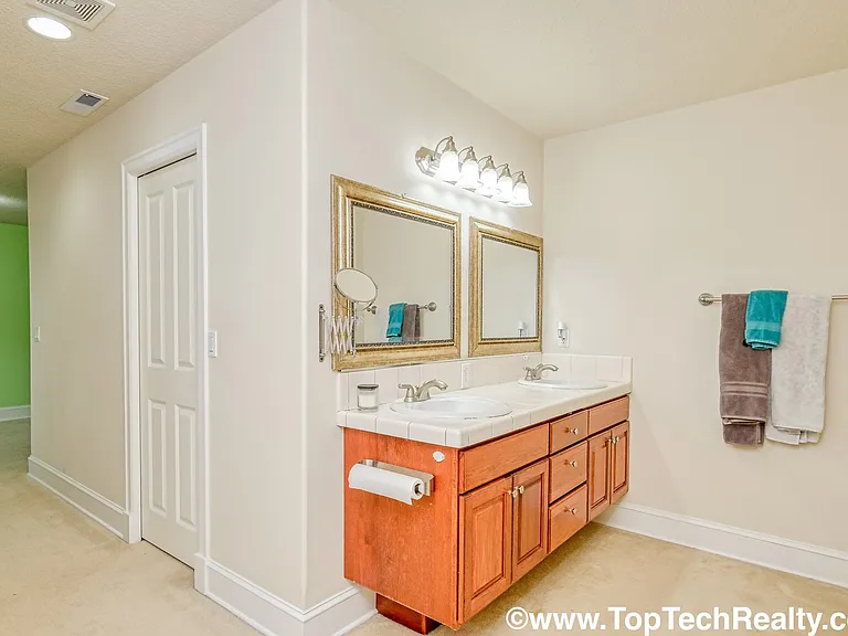 12852 NW Bayonne Ln — Photo 16