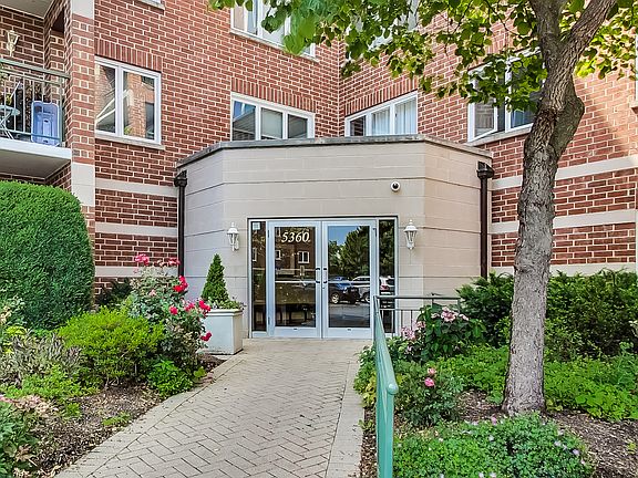 5th image of 5360 N Lowell Ave APT 213