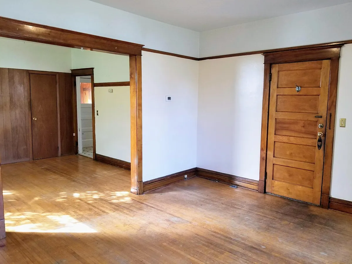 Building Photo - 5621 W 6th St #1