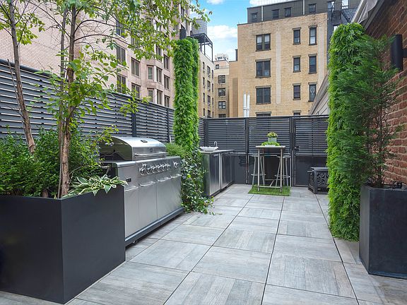 2nd image of 150 W 55th St