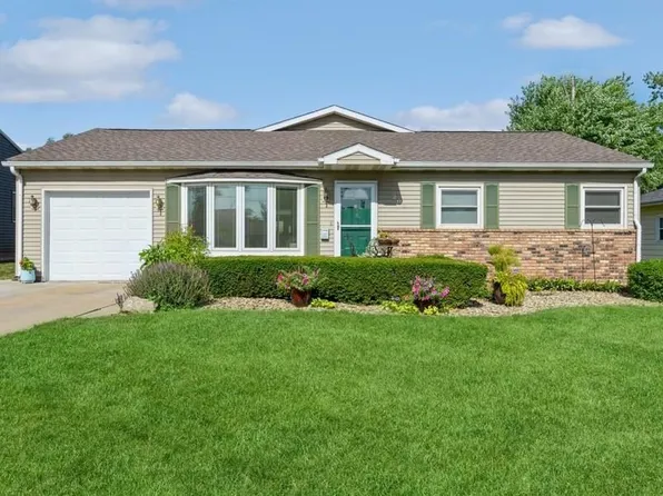 206 6th Ave, Hiawatha, IA 52233