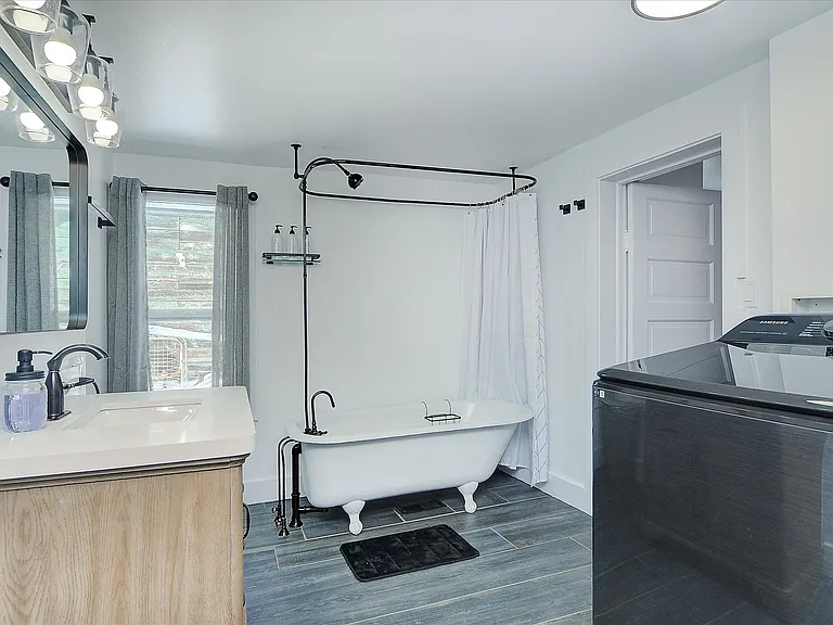 138 Lang St — Photo 19