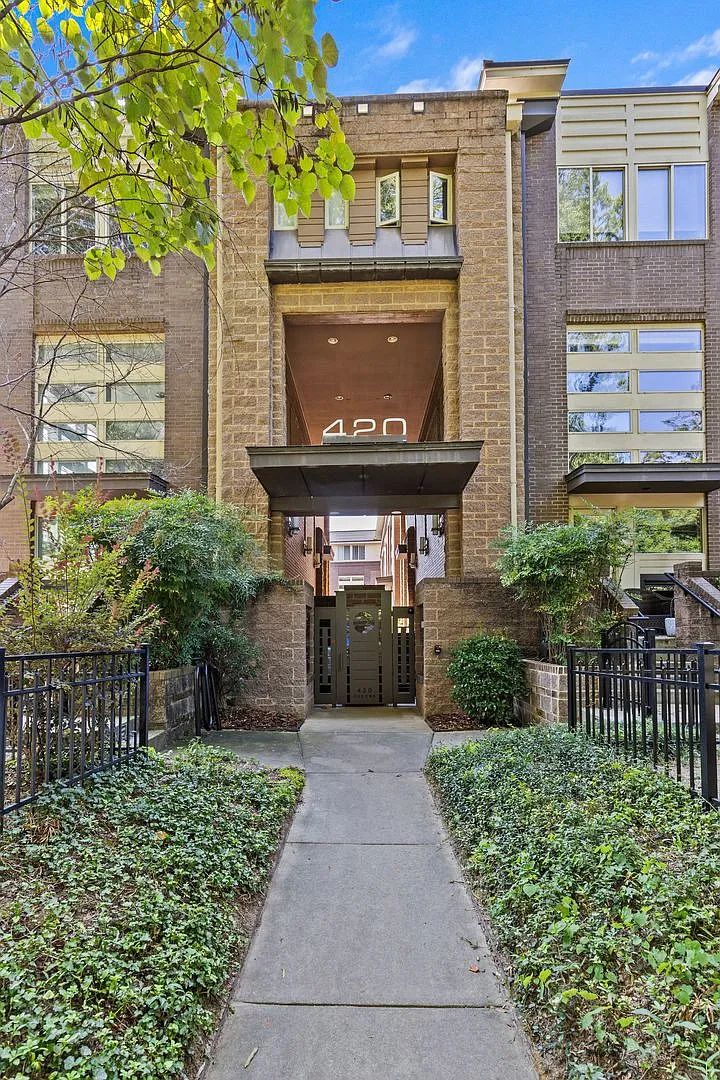 Nestled in the heart of Charlotte's iconic Myers Park, this sophisticated 10-unit gated condo on ... — Photo 3
