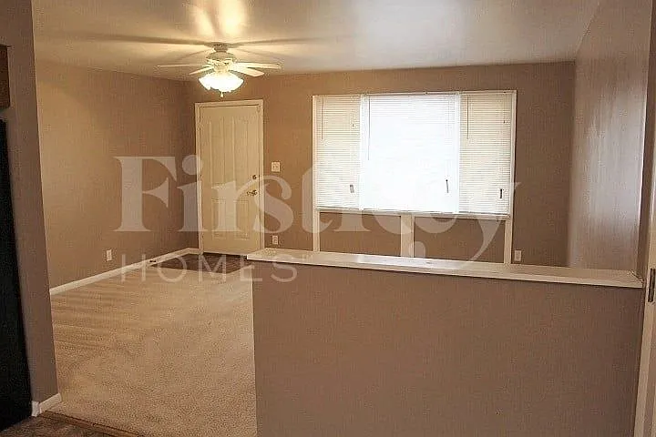 3 bed, 1.5 bath, 1040 sqft, $1,470 — Photo 2