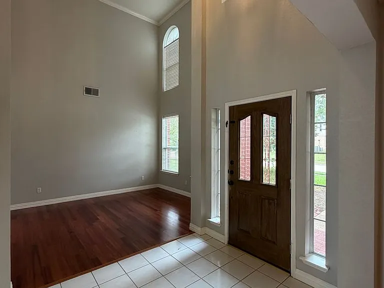1609 Simsbury Dr — Photo 4